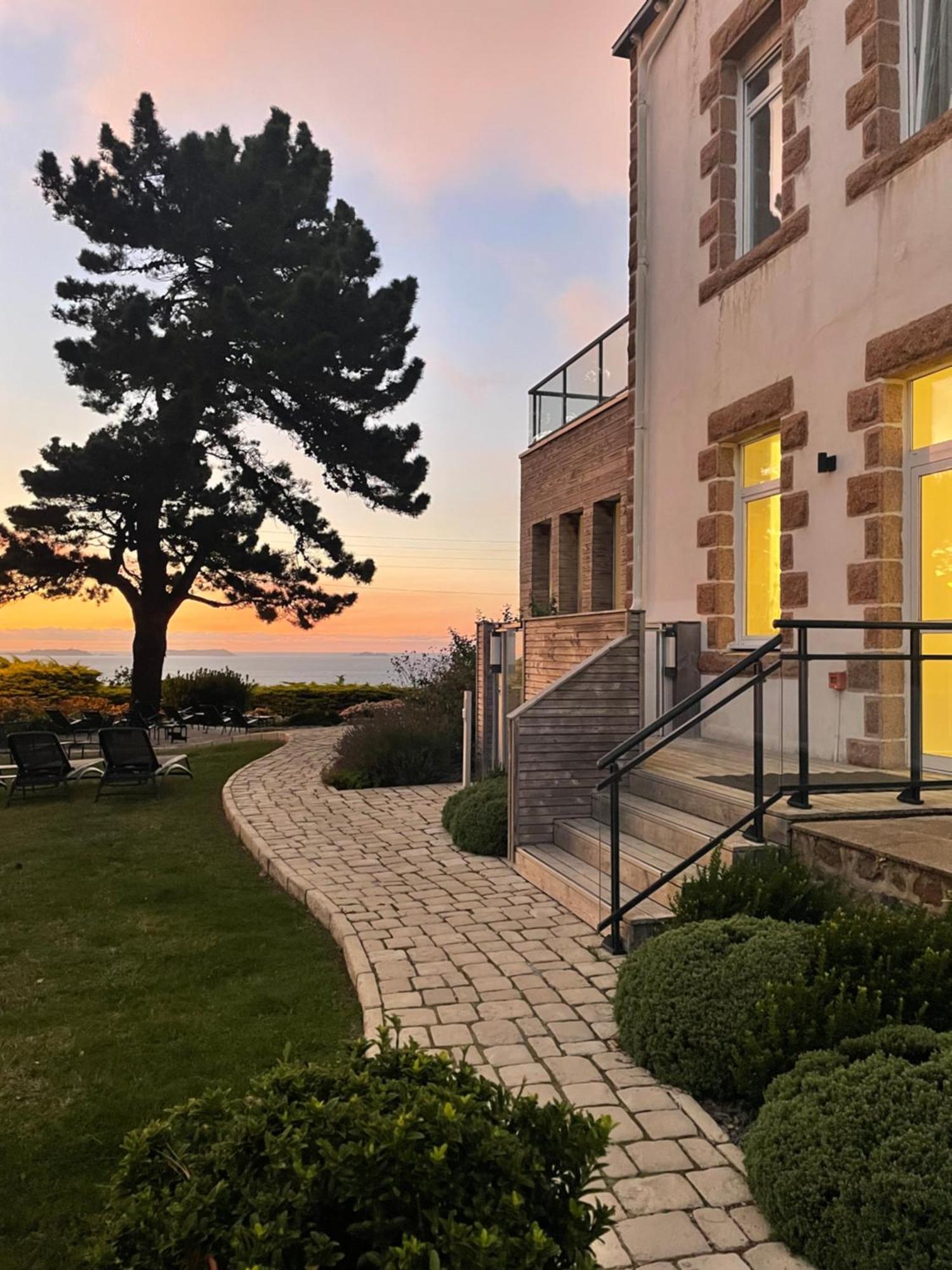 Hotel Les Costans, The Originals Relais Perros-Guirec Exterior foto
